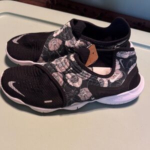 Nike Free Run Black and White Floral Sneakers